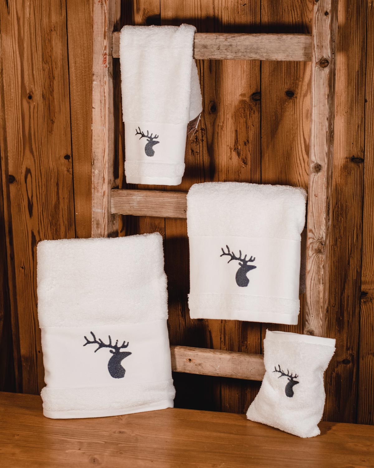 Asciugamani da montagna - Lavette corvara cervo con cestino feltro